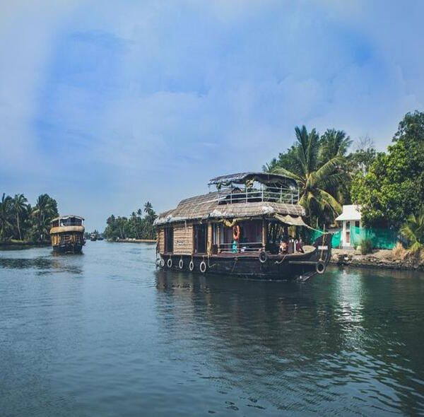 Alleppey houseboat during tour package