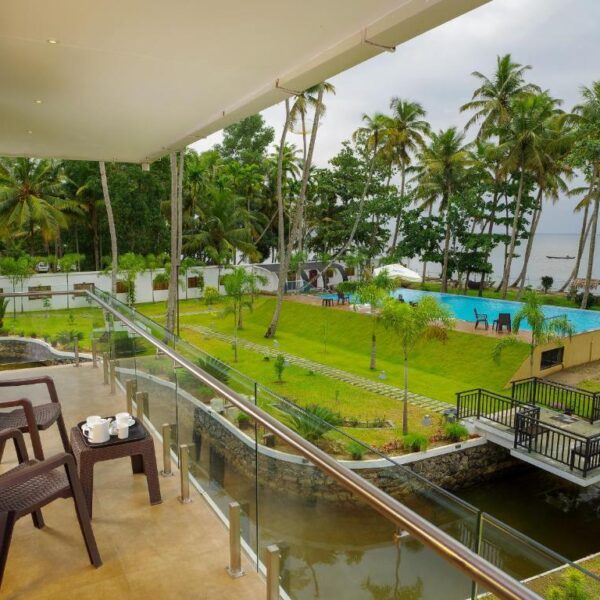 Lake Canopy -premium honeymoon resort in alleppey