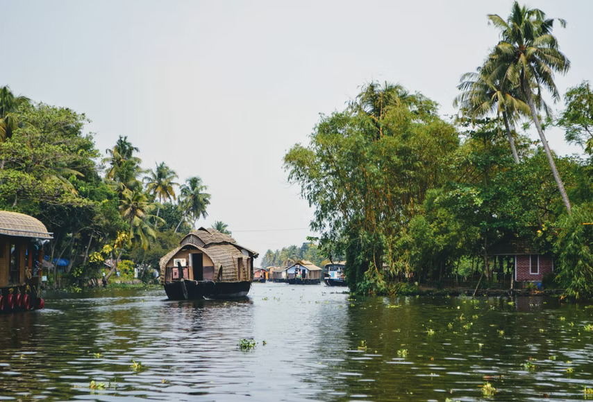 Kerala Honeymoon Packages with Houseboat