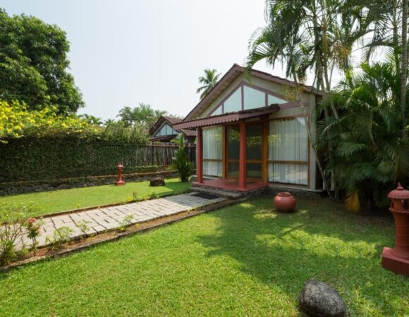 Abad Whispering Palms Kumarakom Pool Villa