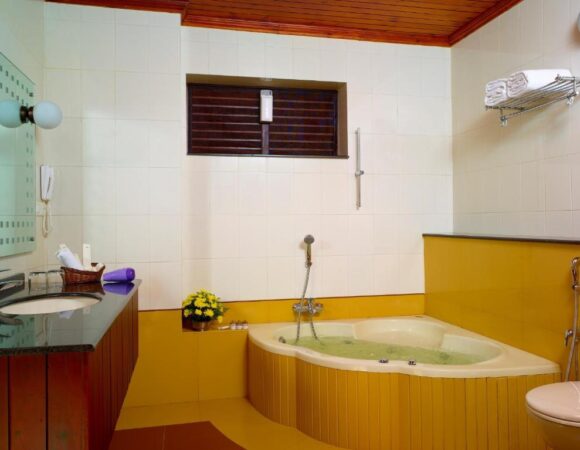 Bathtub in Garden Suite at Suite Elephant Court