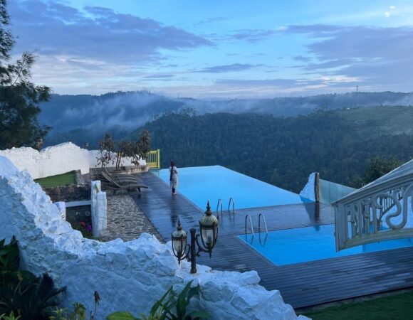 Infinity pool in Hills and Hues Resort Thekkady