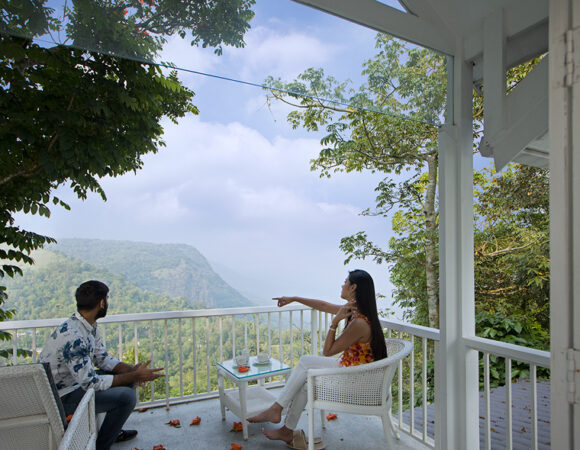 Honeymoon couple in Hills and Hues Thekkady