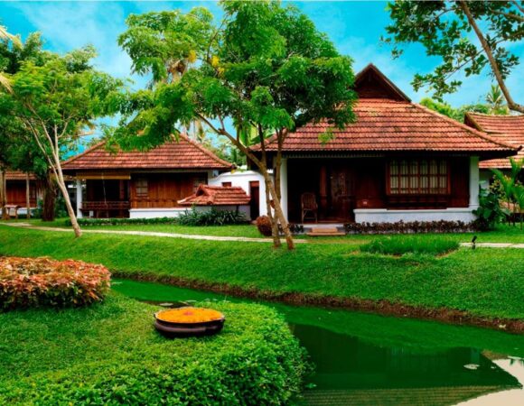 Heritage villa with pool in Kumarakom Lake Resort Kerala