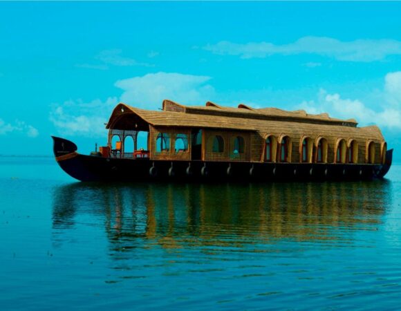 Private Houseboat of Kumarakom Lake Resort