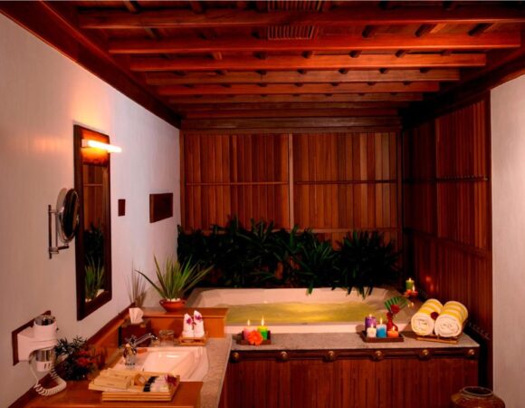 Jacuzzi in Luxury Pavilion room at Kumarakom Lake Resort