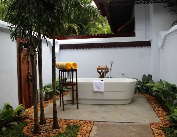 Jacuzzi in Presidential suite at Kumarakom Lake Resort