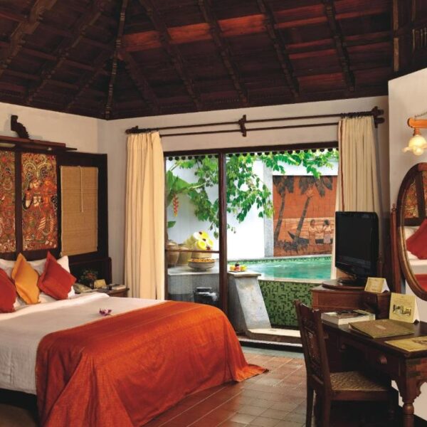 Heritage villa with private pool in Kumarakom Lake Resort Kerala