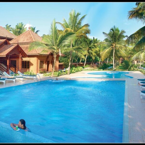 Swimming pool at Lakesong resort