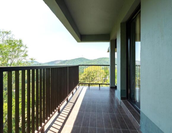 Balcony of Cardamom room in Mountain Courtyard