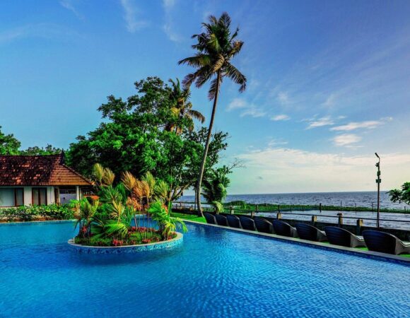 Infinity pool at Rhythm kumarakom