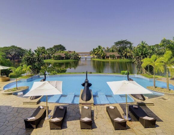 Infinity pool in Zuri Kumarakom