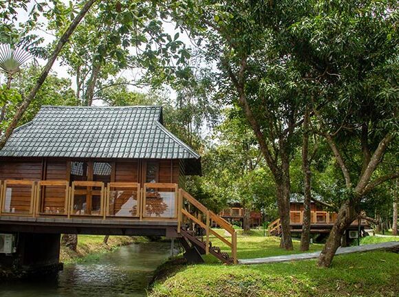 canal view cottage in waterscapes Kumarakom