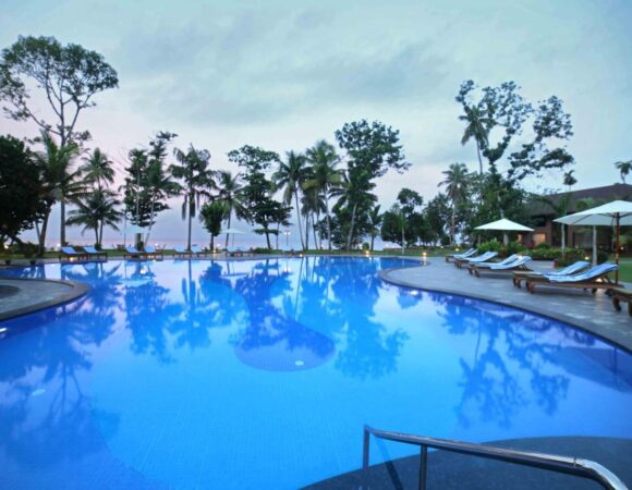 Infinity pool at Uday backwater resort