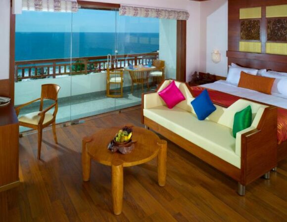 Arabian Sea View Room in Gokulam Turtle on the beach