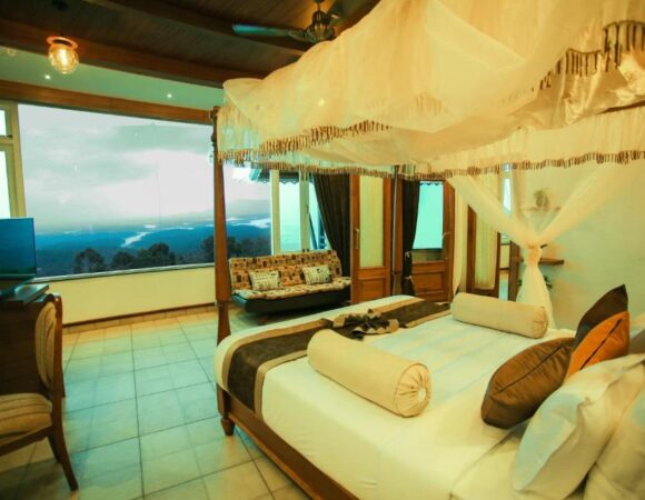 Spa Jacuzzi Suite in Mount Xanadu resort