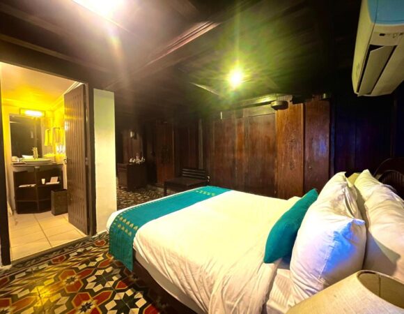 Heritage Lake view suite in Plumeria lake resort alleppey