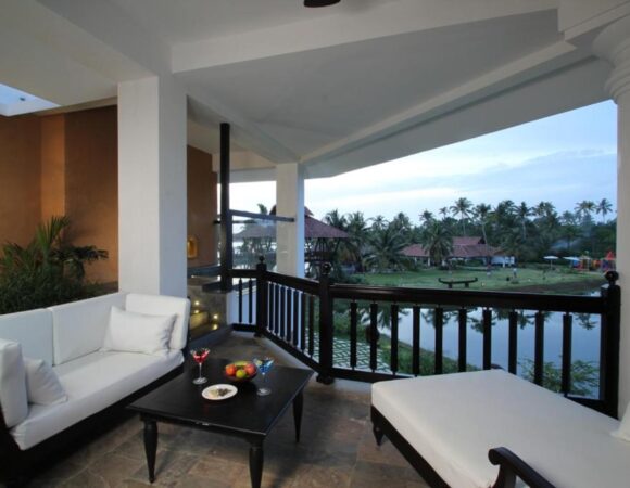 Suite with private pool in Plumeria lake resort