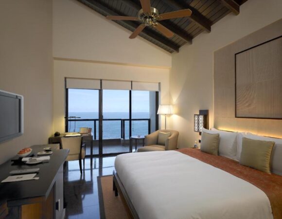 Royal Club Room in The Raviz Kovalam