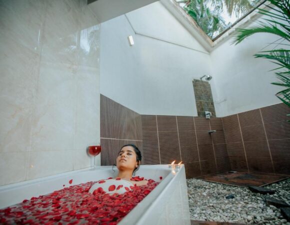 Bathroom of Luxury Ocean view room in malabar ocean front resort