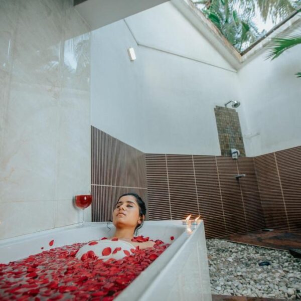 Bathroom of Luxury Ocean view room in malabar ocean front resort