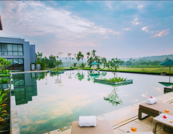 Infinity pool at Saptha Resort and Spa