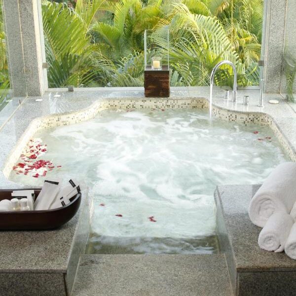 Jacuzzi at The Lalit Bekal