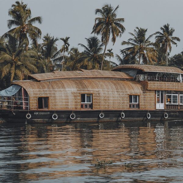 Alleppey houseboat for getaway package