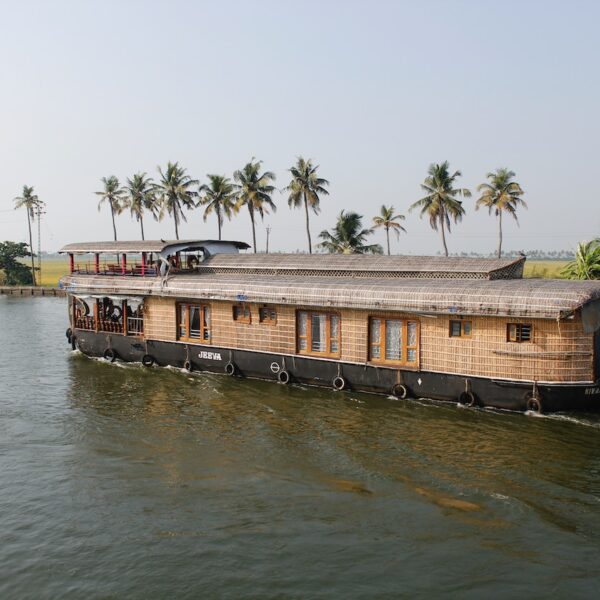 Alleppey houseboat for honeymoon package