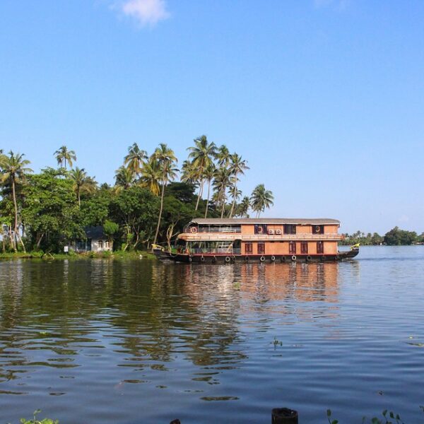 Alleppey houseboat tour