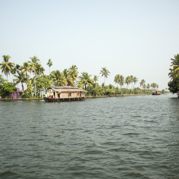 alleppey houseboat trip