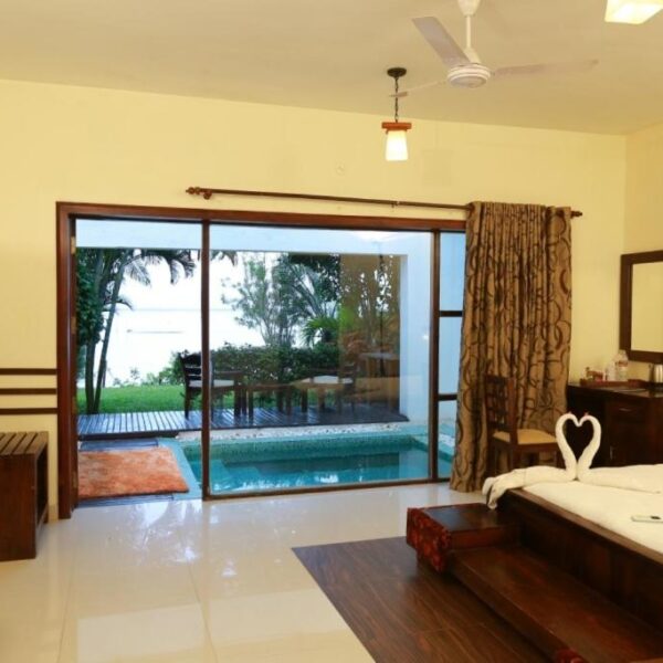 Lake view room with plunge pool in deshadan backwater resort