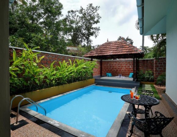 Presidential suite with pool in world backwaters